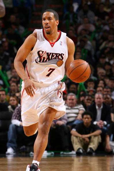 辅以手势引 辅以手势引